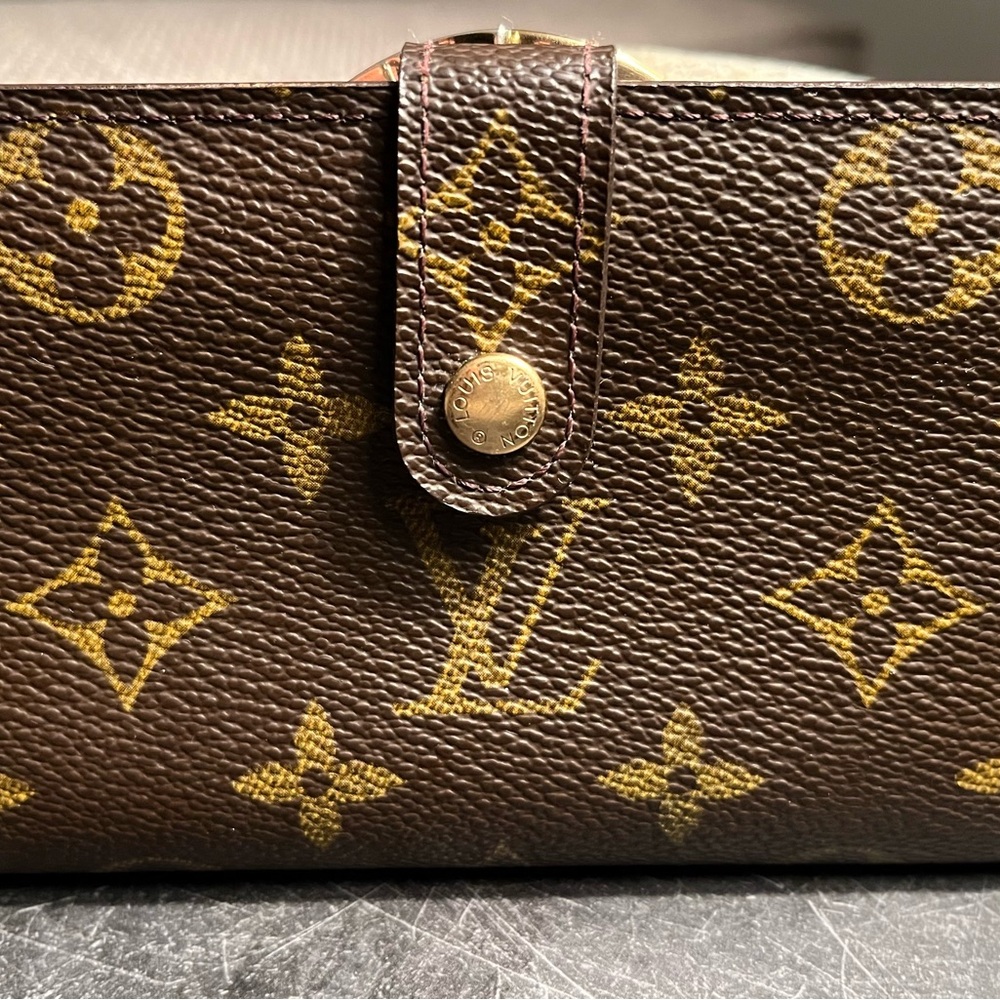 Louis Vuitton Kiss-lock Monogram Wallet